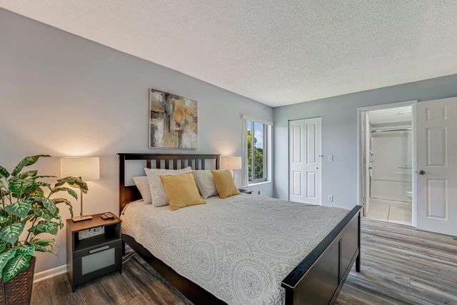1112 Green Pine Boulevard G3, West Palm Beach, FL 33409