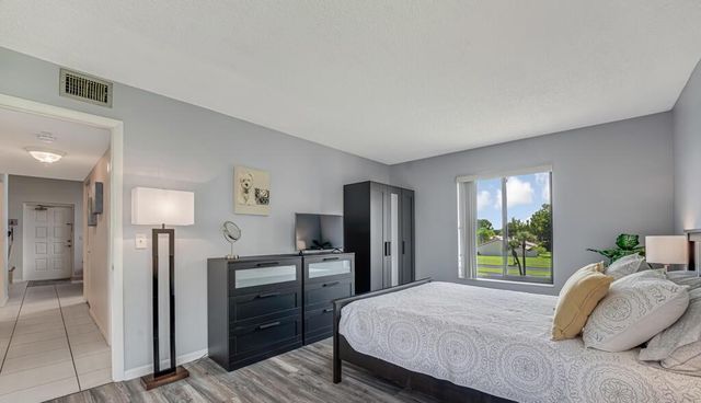 1112 Green Pine Boulevard G3, West Palm Beach, FL 33409
