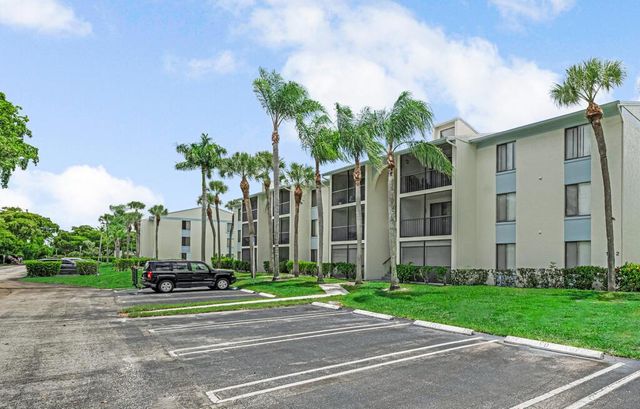 1112 Green Pine Boulevard G3, West Palm Beach, FL 33409