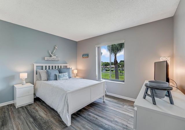 1112 Green Pine Boulevard G3, West Palm Beach, FL 33409