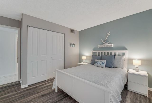 1112 Green Pine Boulevard G3, West Palm Beach, FL 33409