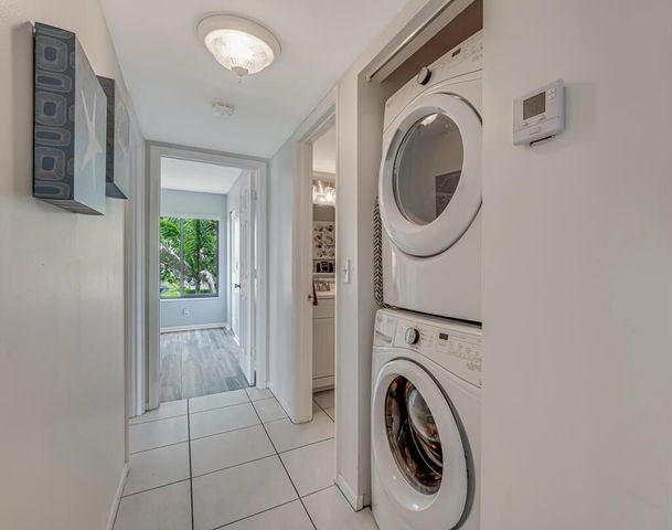 1112 Green Pine Boulevard G3, West Palm Beach, FL 33409