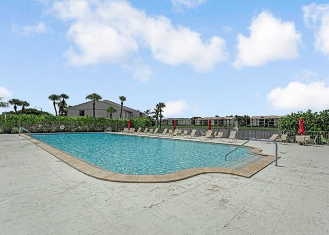 1112 Green Pine Boulevard G3, West Palm Beach, FL 33409
