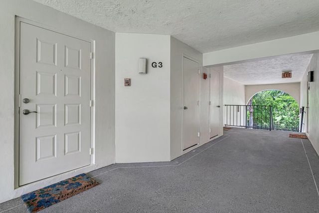 1112 Green Pine Boulevard G3, West Palm Beach, FL 33409