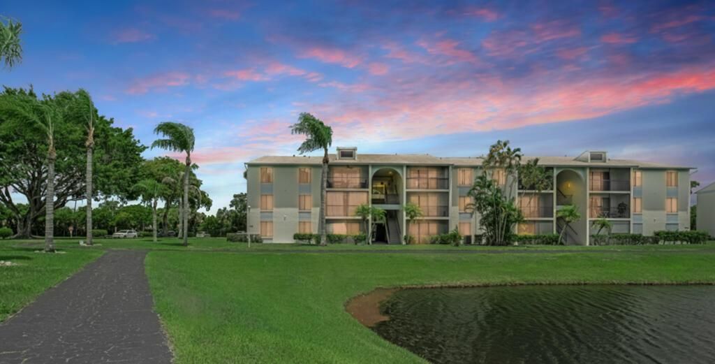 1112 Green Pine Boulevard G3, West Palm Beach, FL 33409