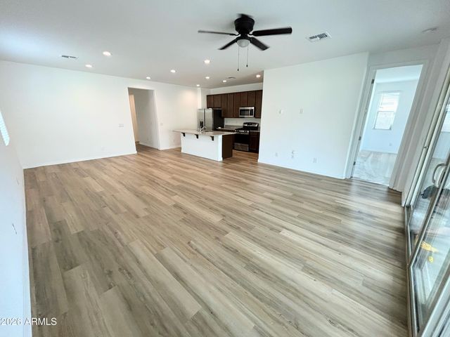 6736 W DISCOVERY Drive, Glendale, AZ 85303