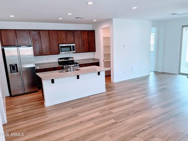 6736 W DISCOVERY Drive, Glendale, AZ 85303