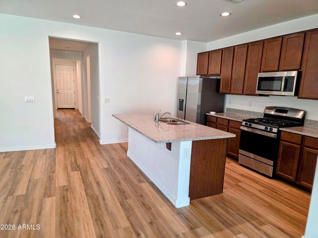 6736 W DISCOVERY Drive, Glendale, AZ 85303