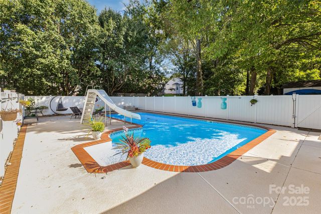 4760 Lauren Glen Street NW, Concord, NC 28027