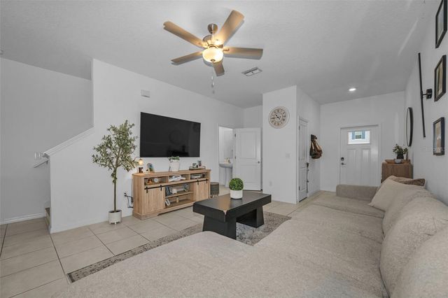 8291 CRESCENT OAKS DRIVE, New Port Richey, FL 34655