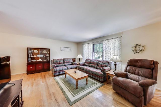 221 Anthony Road, Buffalo Grove, IL 60089