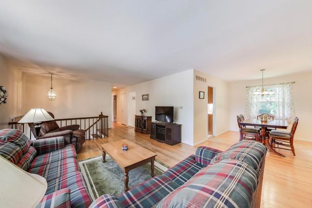 221 Anthony Road, Buffalo Grove, IL 60089