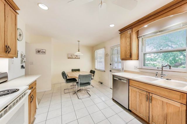 221 Anthony Road, Buffalo Grove, IL 60089
