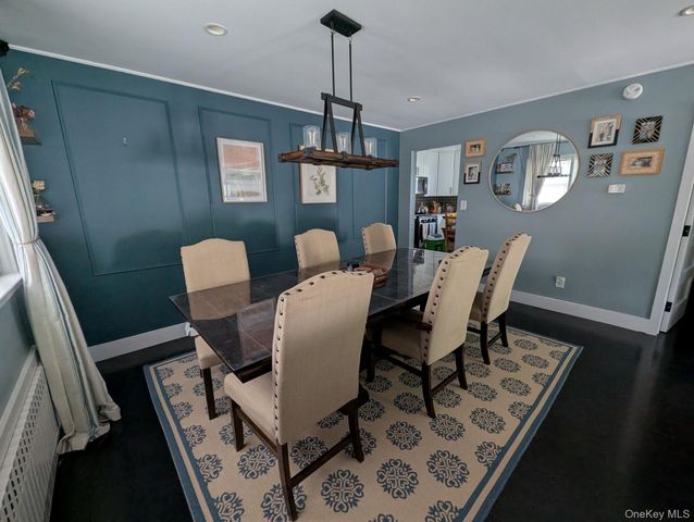 20 Sylvester Place, Lynbrook, NY 11563