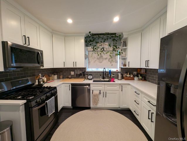 20 Sylvester Place, Lynbrook, NY 11563