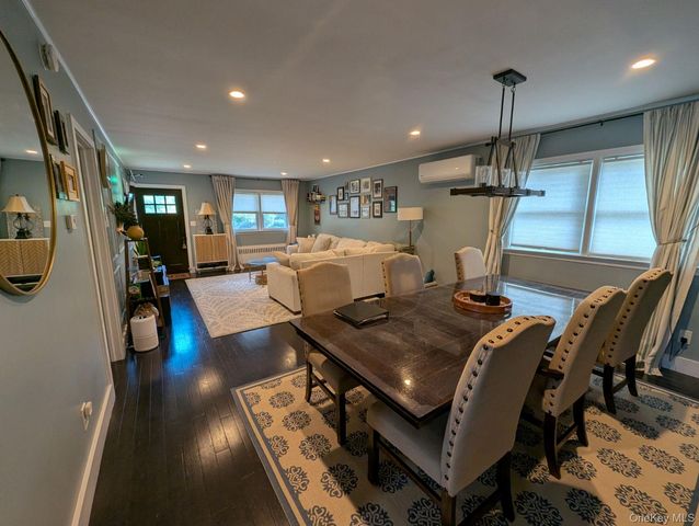 20 Sylvester Place, Lynbrook, NY 11563