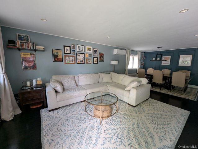 20 Sylvester Place, Lynbrook, NY 11563