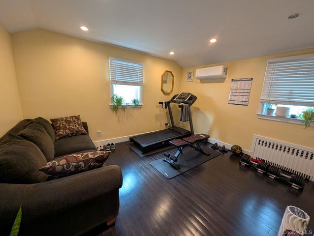 20 Sylvester Place, Lynbrook, NY 11563