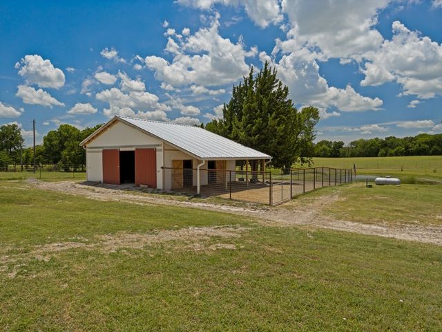 580 Homer Smith Road, Van Alstyne, TX 75495