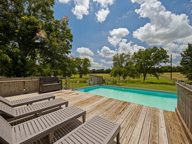 580 Homer Smith Road, Van Alstyne, TX 75495