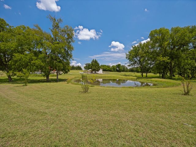 580 Homer Smith Road, Van Alstyne, TX 75495
