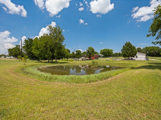 580 Homer Smith Road, Van Alstyne, TX 75495