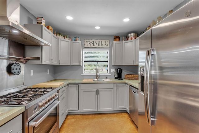 580 Homer Smith Road, Van Alstyne, TX 75495
