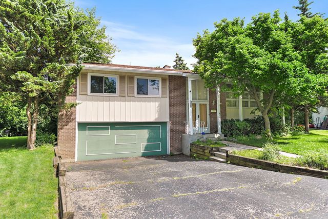 2825 Grissom Court, Woodridge, IL 60517