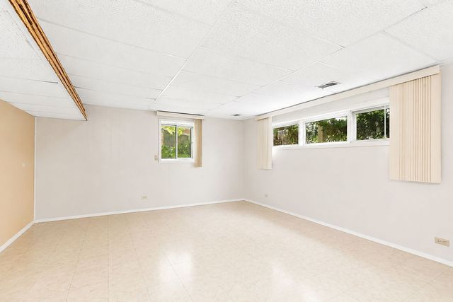 2825 Grissom Court, Woodridge, IL 60517