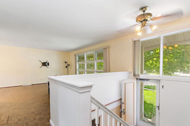 2825 Grissom Court, Woodridge, IL 60517