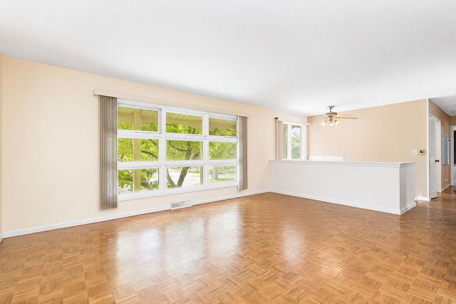 2825 Grissom Court, Woodridge, IL 60517