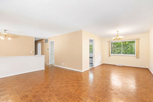 2825 Grissom Court, Woodridge, IL 60517