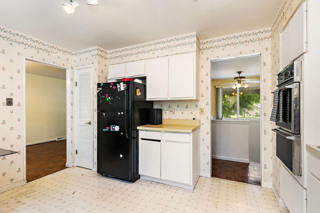 2825 Grissom Court, Woodridge, IL 60517