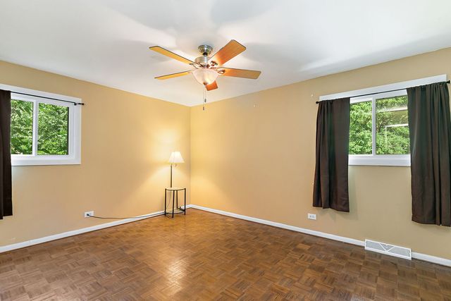 2825 Grissom Court, Woodridge, IL 60517