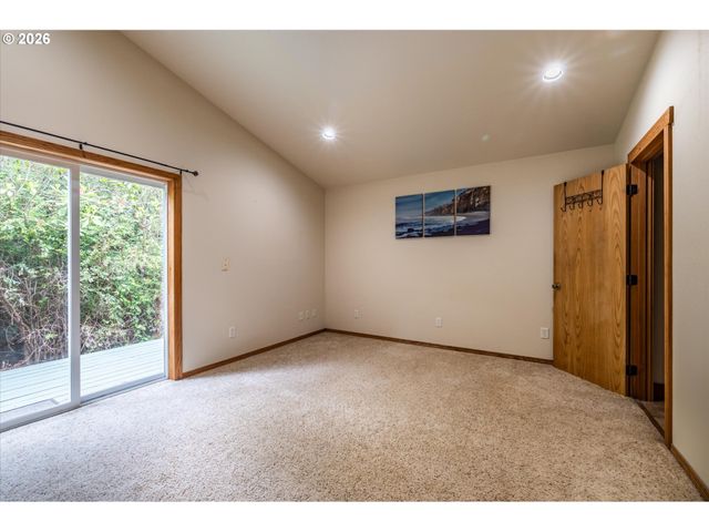 87444 WHISTLING Ln, Bandon, OR 97411