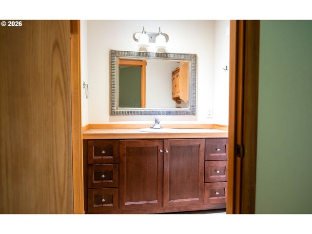 87444 WHISTLING Ln, Bandon, OR 97411