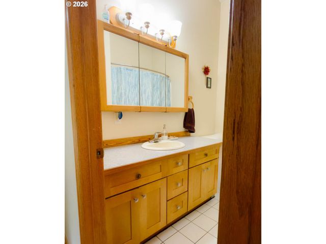 87444 WHISTLING Ln, Bandon, OR 97411