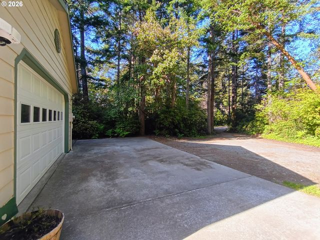 87444 WHISTLING Ln, Bandon, OR 97411