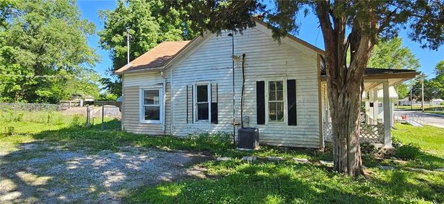 506 S Olive Street, Holden, MO 64040