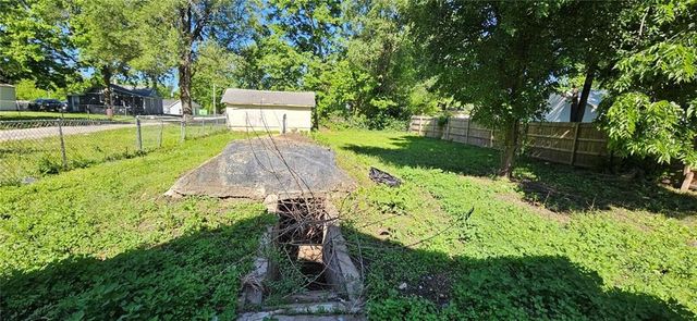 506 S Olive Street, Holden, MO 64040