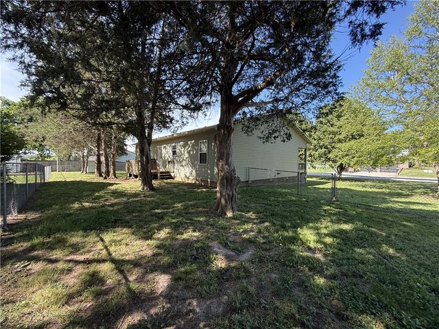 403 Lark Lane, Harrison, AR 72601
