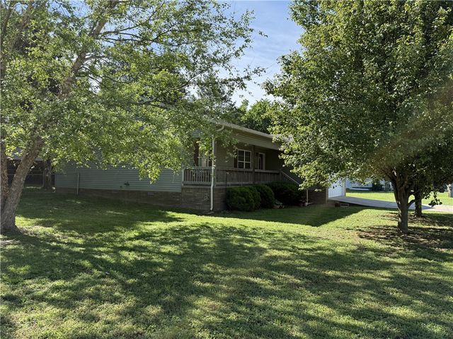 403 Lark Lane, Harrison, AR 72601