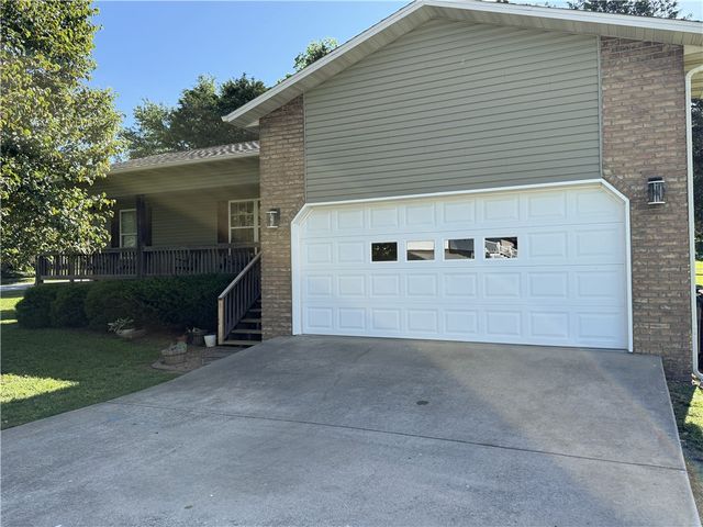 403 Lark Lane, Harrison, AR 72601