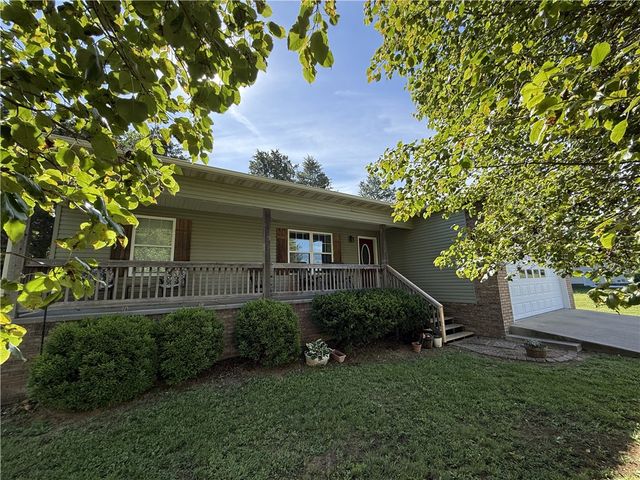 403 Lark Lane, Harrison, AR 72601