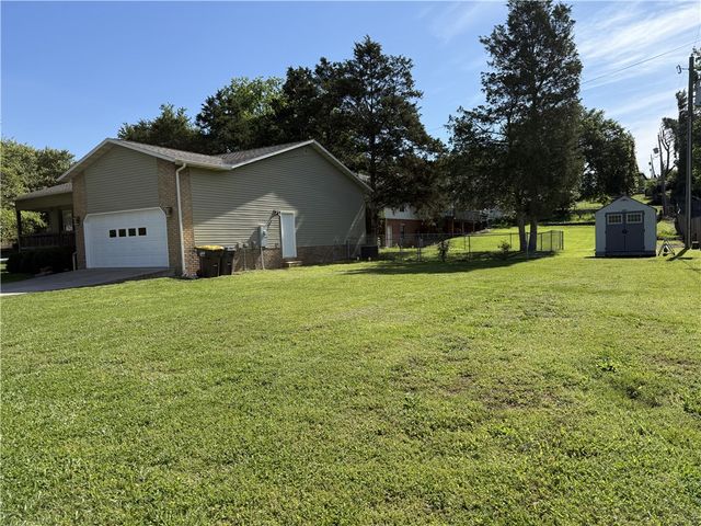403 Lark Lane, Harrison, AR 72601