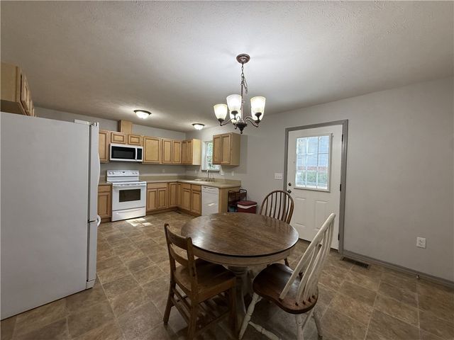403 Lark Lane, Harrison, AR 72601