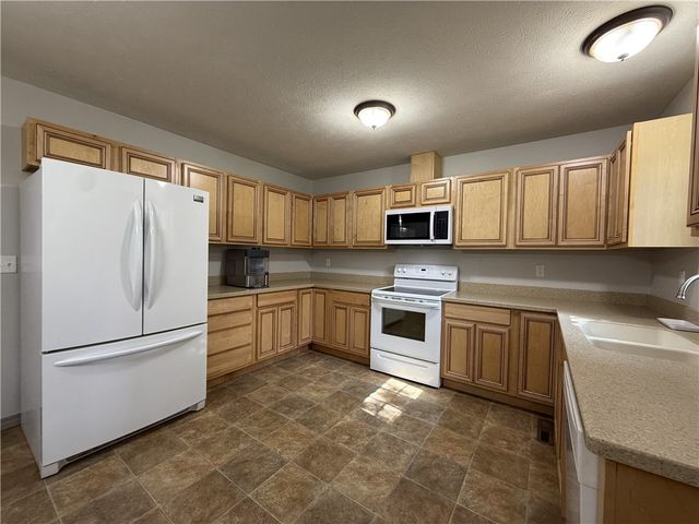 403 Lark Lane, Harrison, AR 72601