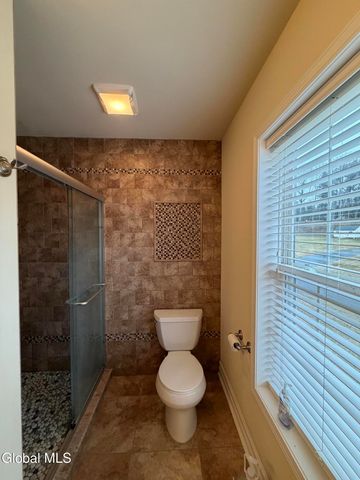 902 Shardon Court, Schenectady, NY 12306