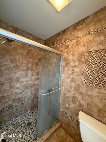 902 Shardon Court, Schenectady, NY 12306