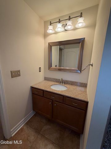 902 Shardon Court, Schenectady, NY 12306